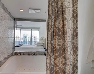 200 Biscayne Boulevard Way - Photo Thumbnail 7