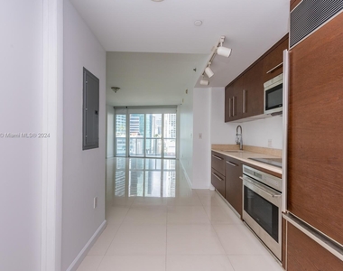 475 Brickell Ave - Photo Thumbnail 5