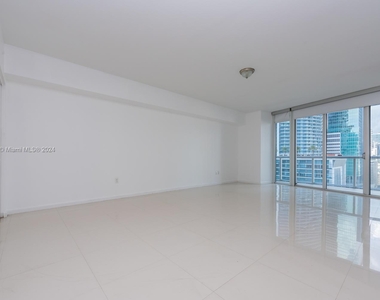 475 Brickell Ave - Photo Thumbnail 10