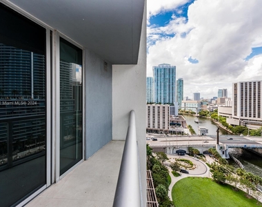 475 Brickell Ave - Photo Thumbnail 25