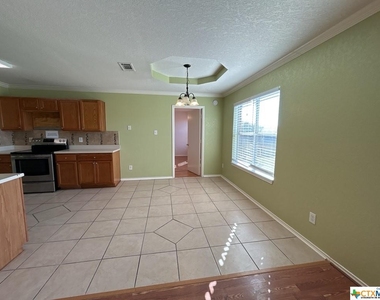 3906 Fieldcrest Drive - Photo Thumbnail 3