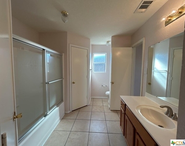 3906 Fieldcrest Drive - Photo Thumbnail 9