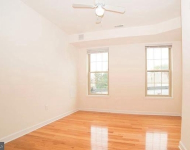 4255 Sansom St - Photo Thumbnail 12