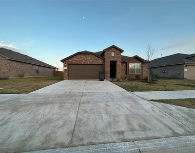 7924 Oaktown Dr - Photo Thumbnail 0