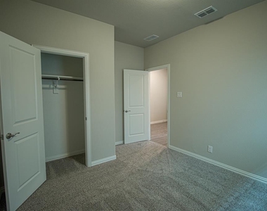 3505 Riviera Court - Photo Thumbnail 13