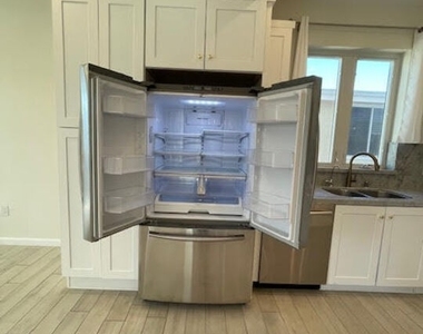 1654 Greenfield Ave - Photo Thumbnail 13