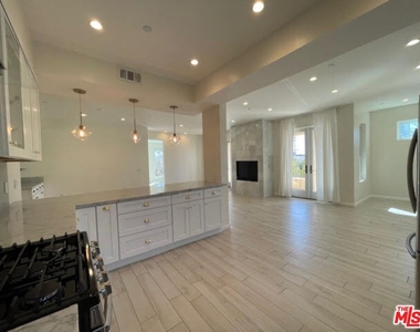 1654 Greenfield Ave - Photo Thumbnail 17