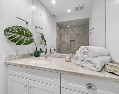 1654 Greenfield Ave - Photo Thumbnail 9