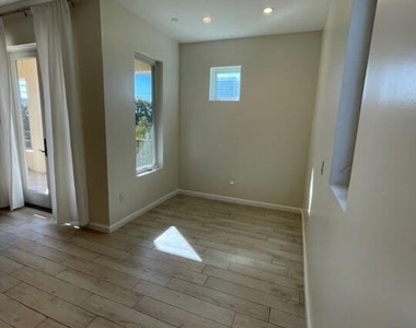 1654 Greenfield Ave - Photo Thumbnail 16