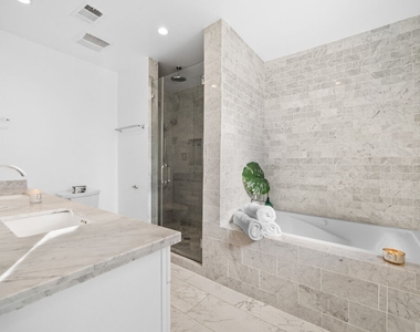 1654 Greenfield Ave - Photo Thumbnail 6