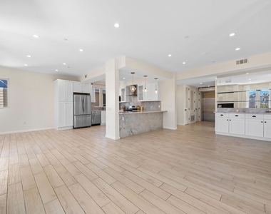 1654 Greenfield Ave - Photo Thumbnail 2