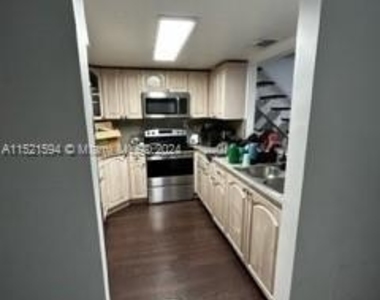 1111 Sw 105th Ave - Photo Thumbnail 9