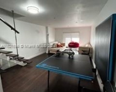 1111 Sw 105th Ave - Photo Thumbnail 2