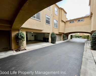 2832 Escala Circle - Photo Thumbnail 25