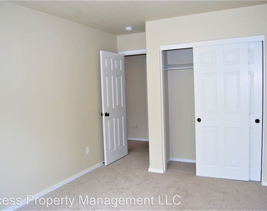 3609 N Oak Hollow Dr - Photo Thumbnail 9