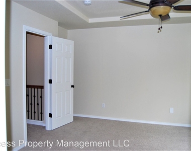 3609 N Oak Hollow Dr - Photo Thumbnail 11