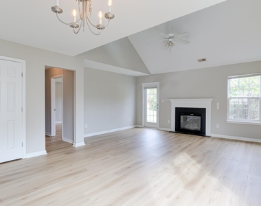 228 N Weststone Boulevard - Photo Thumbnail 15