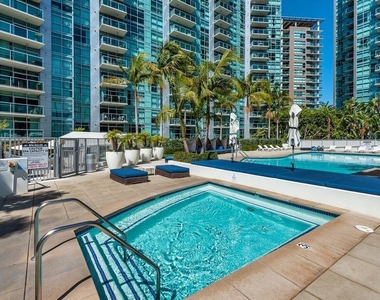 13700 Marina Pointe Dr - Photo Thumbnail 45