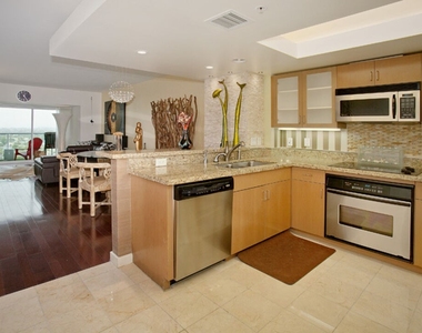 13700 Marina Pointe Dr - Photo Thumbnail 17