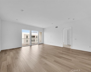 2708 Rivington - Photo Thumbnail 4