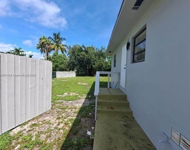 600 Nw 5th Ct - Photo Thumbnail 1