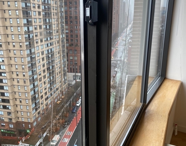 East 96th Street - Photo Thumbnail 6