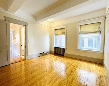 1080 Beacon St - Photo Thumbnail 14