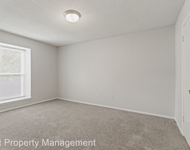 2413 Wade Hampton Blvd 864-244-0899 - Photo Thumbnail 4