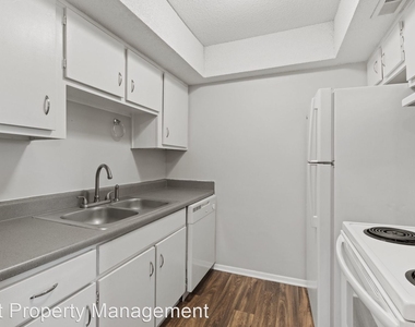 2413 Wade Hampton Blvd 864-244-0899 - Photo Thumbnail 1