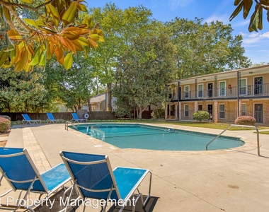 2413 Wade Hampton Blvd 864-244-0899 - Photo Thumbnail 9