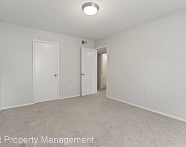 2413 Wade Hampton Blvd 864-244-0899 - Photo Thumbnail 2