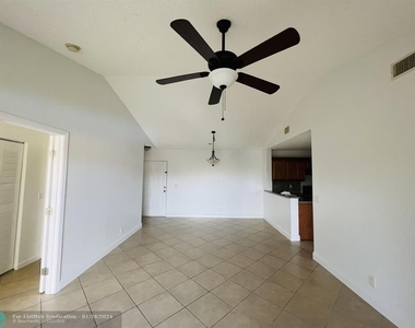 5641 Riverside Dr - Photo Thumbnail 3