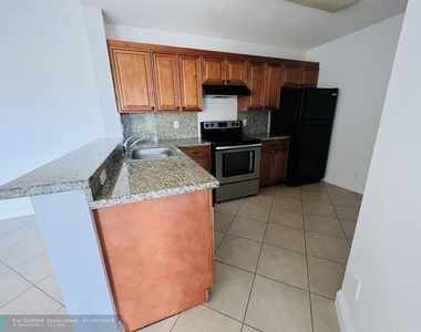 5641 Riverside Dr - Photo Thumbnail 10