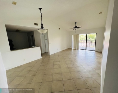 5641 Riverside Dr - Photo Thumbnail 2