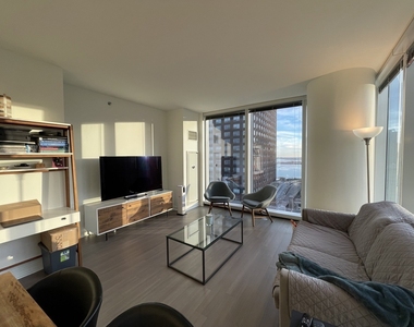 500 N Lake Shore Drive - Photo Thumbnail 4