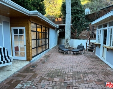 1636 N Beverly Glen Blvd - Photo Thumbnail 15