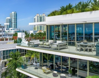 300 Collins Ave - Photo Thumbnail 2