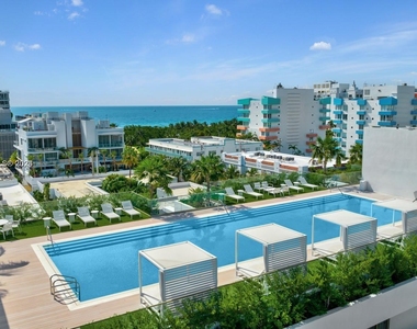 300 Collins Ave - Photo Thumbnail 1