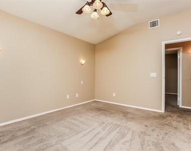 10573 Satinwood Circle - Photo Thumbnail 4