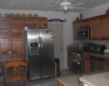 5012 Sw 90th Way - Photo Thumbnail 5