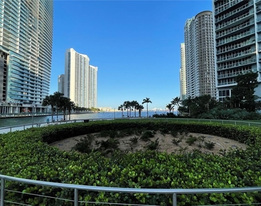 475 Brickell Ave - Photo Thumbnail 21