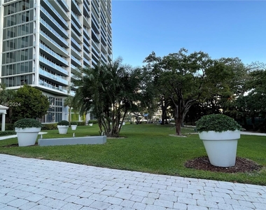 475 Brickell Ave - Photo Thumbnail 17