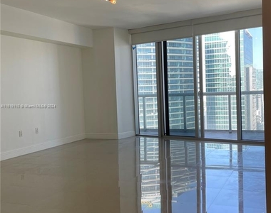 475 Brickell Ave - Photo Thumbnail 7