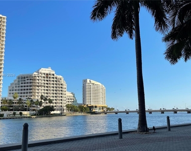 475 Brickell Ave - Photo Thumbnail 18