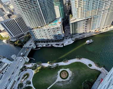 475 Brickell Ave - Photo Thumbnail 3