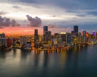 1435 Brickell Ave - Photo Thumbnail 1