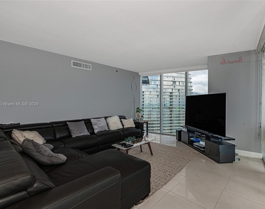 465 Brickell Ave - Photo Thumbnail 20