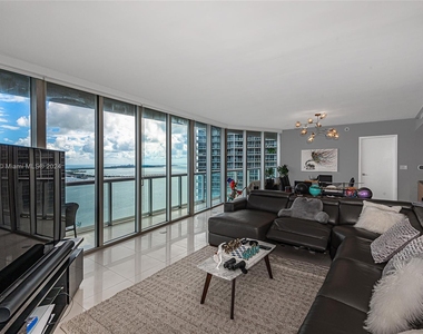 465 Brickell Ave - Photo Thumbnail 17