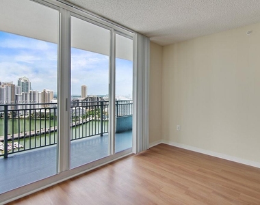 1111 Brickell Bay Dr - Photo Thumbnail 8