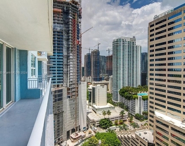 1111 Brickell Bay Dr - Photo Thumbnail 9